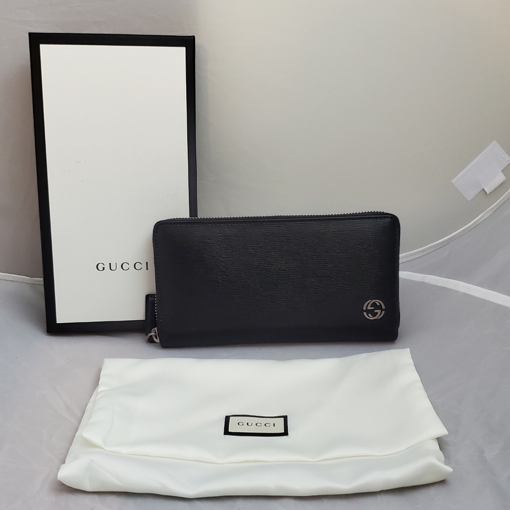 Gucci Black Long Leather Zippered Wallet with Silver Interlocking G Logo